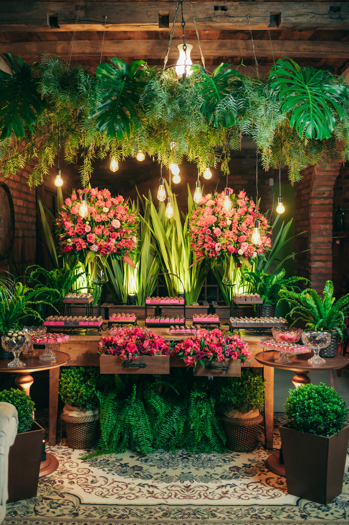 festa de formatura formanda em cosmetologia e estética vestido de formatura decoração de formatura Vinícola La Cantina daniela radavelli fotografia