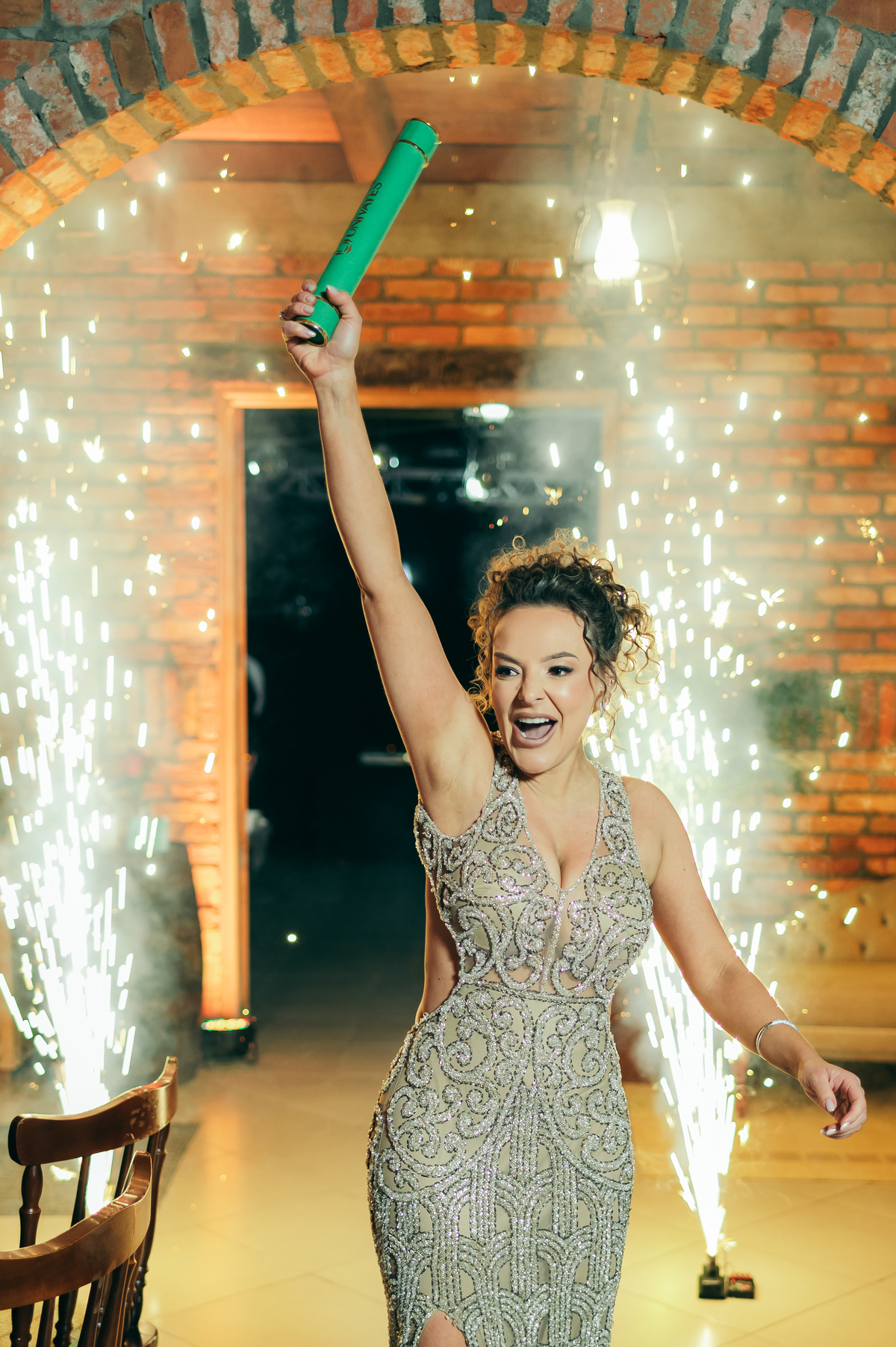 festa de formatura formanda em cosmetologia e estética vestido de formatura decoração de formatura Vinícola La Cantina daniela radavelli fotografia