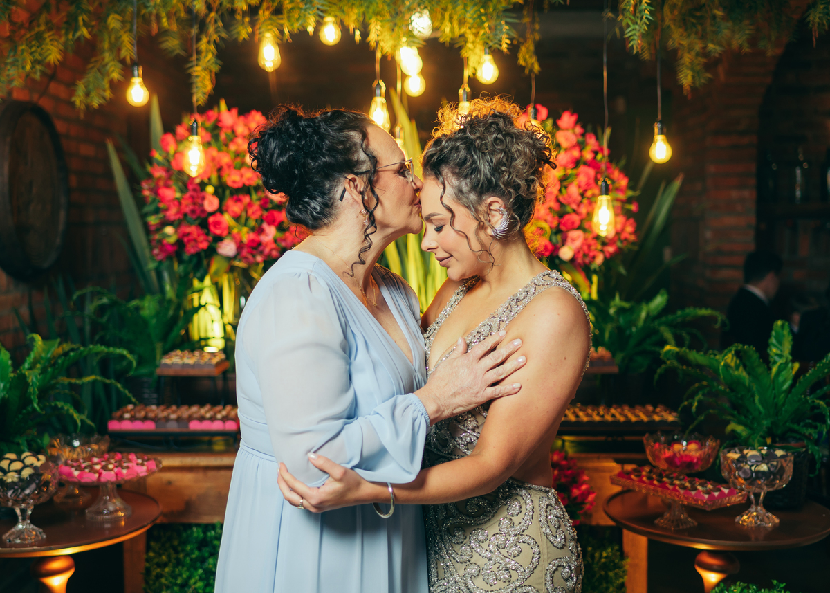 festa de formatura formanda em cosmetologia e estética vestido de formatura decoração de formatura Vinícola La Cantina daniela radavelli fotografia