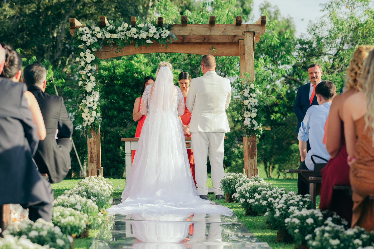 casamento de dia daniela radavelli fotografia make de noiva cabelo de noiva cerimônia externa Casa de Campo Canela 