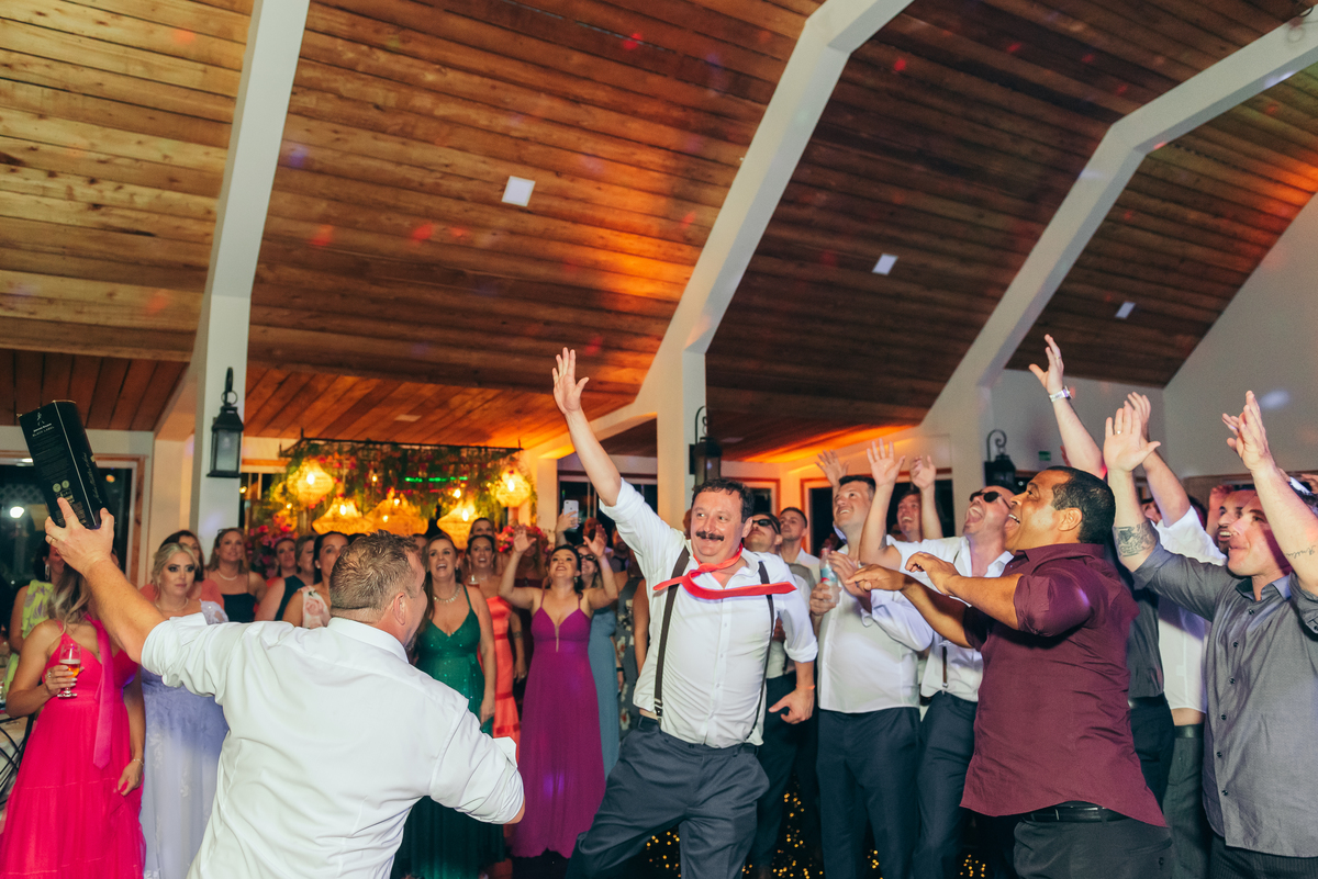 casamento de dia daniela radavelli fotografia make de noiva cabelo de noiva cerimônia externa Casa de Campo Canela 