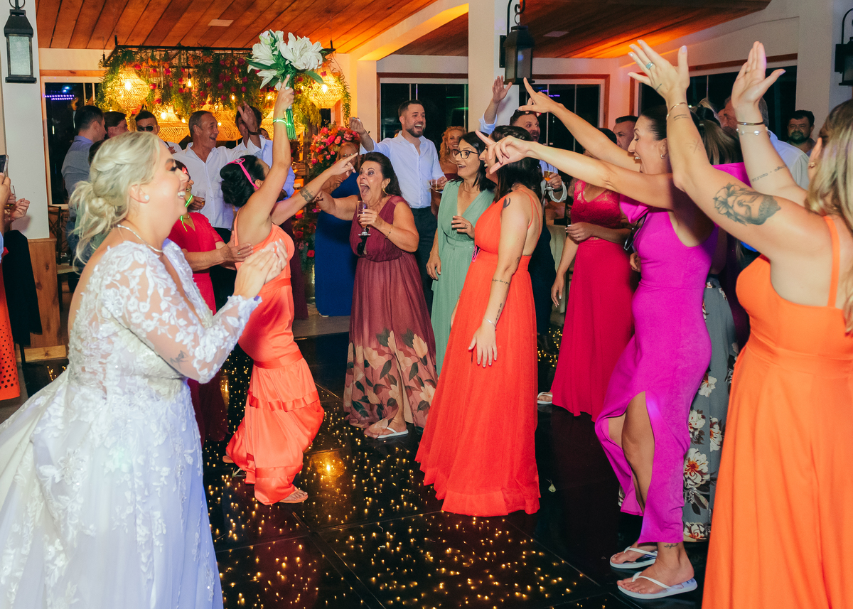 casamento de dia daniela radavelli fotografia make de noiva cabelo de noiva cerimônia externa Casa de Campo Canela 