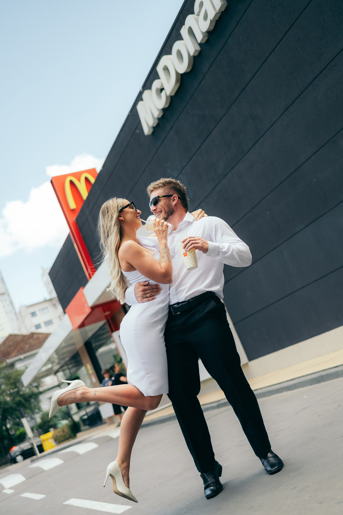 ensaio de casal ensaio pré wedding ensaio espontâneo ensaio na rua ensaio de casal em caxias do sul fotografia de casamento de rua daniela radavelli fotografia