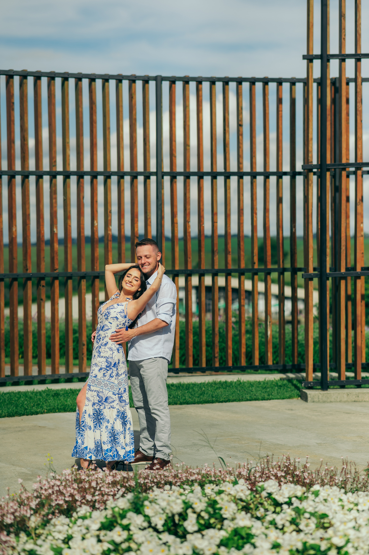 ensaio de casal ensaio pré casamento ensaio na natureza ensaios no parque de flores matria em são francisco de paula ensaios no verão daniela radavelli fotografia 