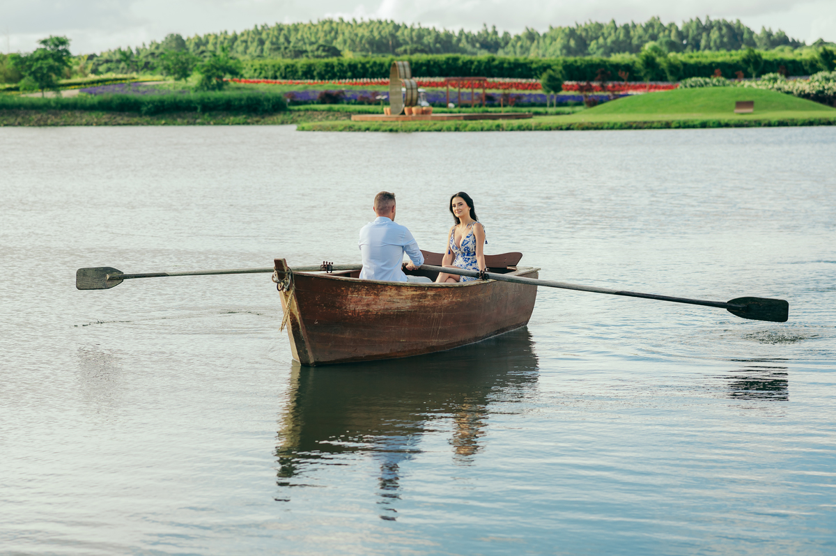 ensaio de casal ensaio pré casamento ensaio na natureza ensaios no parque de flores matria em são francisco de paula ensaios no verão daniela radavelli fotografia 