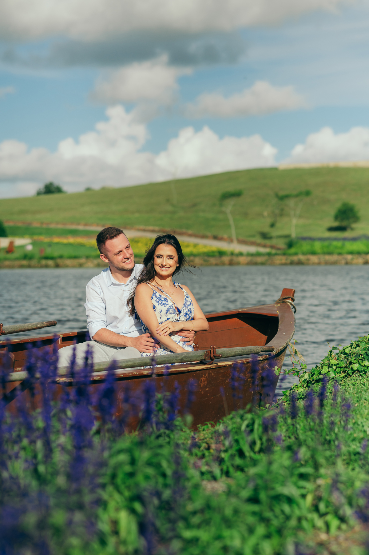 ensaio de casal ensaio pré casamento ensaio na natureza ensaios no parque de flores matria em são francisco de paula ensaios no verão daniela radavelli fotografia 