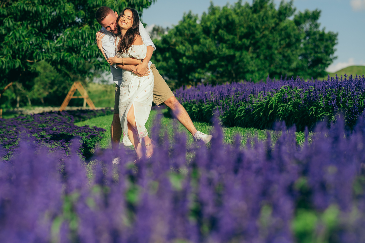 ensaio de casal ensaio pré casamento ensaio na natureza ensaios no parque de flores matria em são francisco de paula ensaios no verão daniela radavelli fotografia 