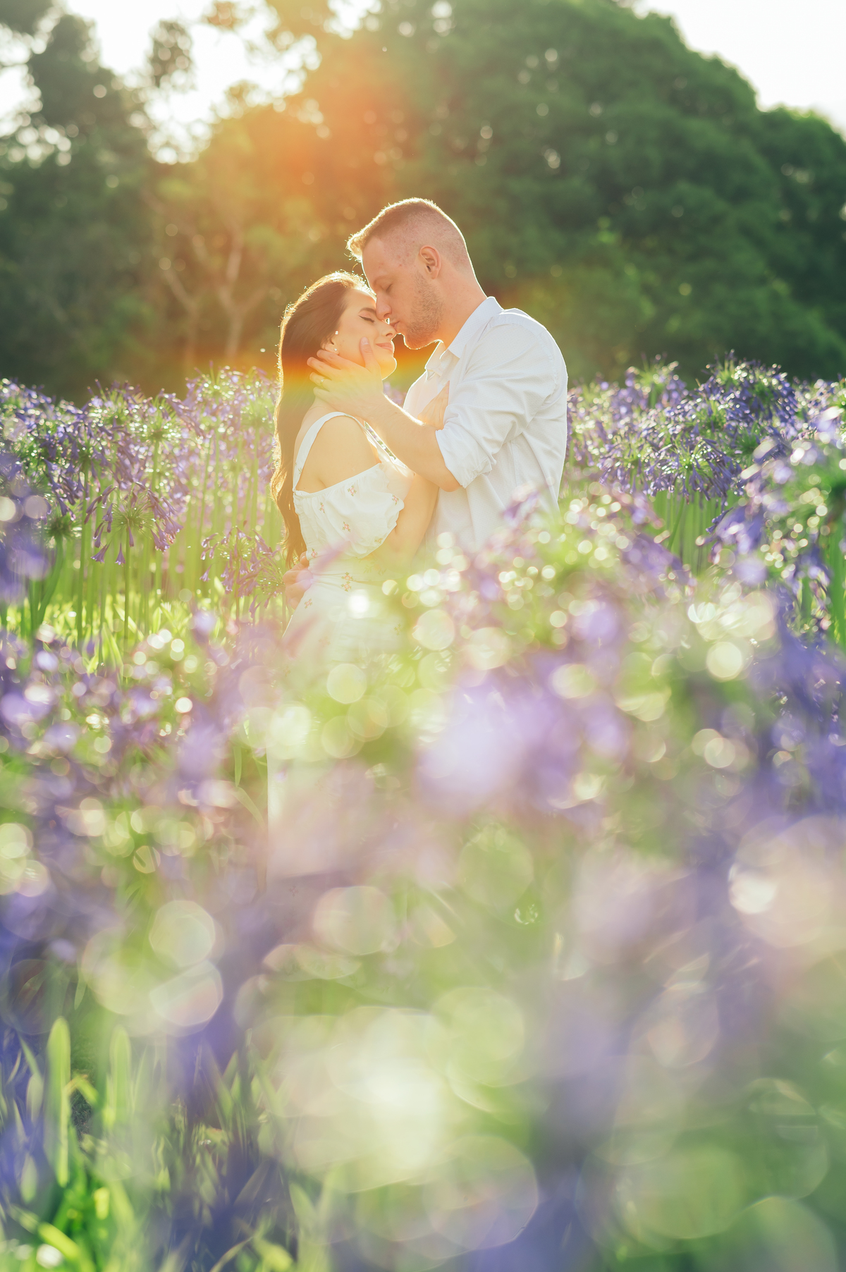 ensaio de casal ensaio pré casamento ensaio na natureza ensaios no parque de flores matria em são francisco de paula ensaios no verão daniela radavelli fotografia 