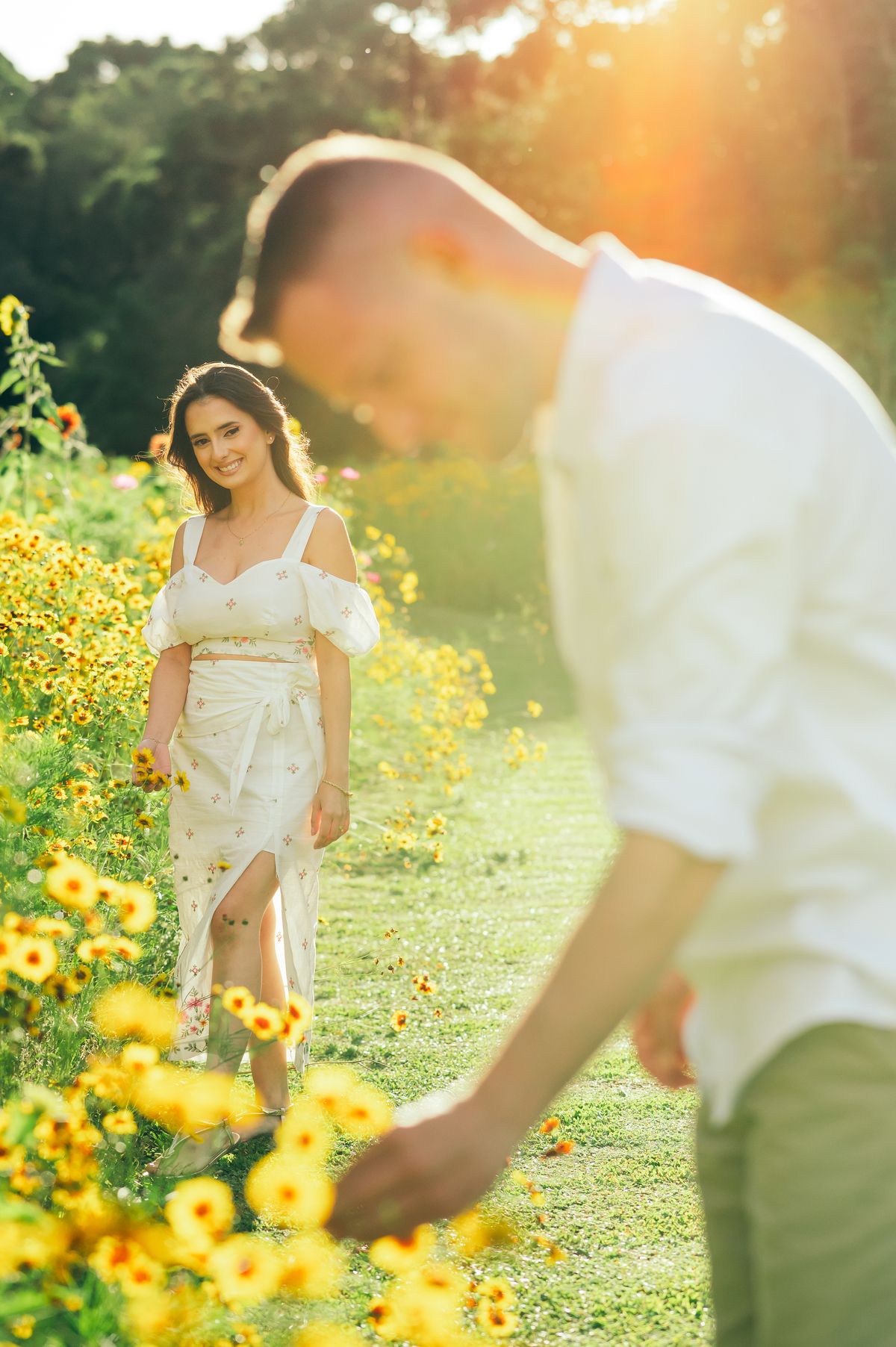 ensaio de casal ensaio pré casamento ensaio na natureza ensaios no parque de flores matria em são francisco de paula ensaios no verão daniela radavelli fotografia 