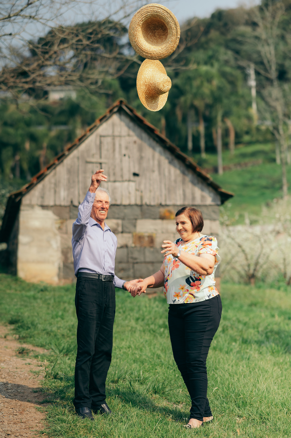 ensaio de bodas de casamento  fotografia afetiva ensaio sítio casal a vida na agricultura daniela radavelli fotografia