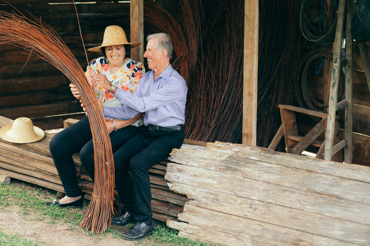 ensaio de bodas casal de idosos ensaio de bodas de casamento  fotografia afetiva ensaio sítio casal a vida na agricultura daniela radavelli fotografia