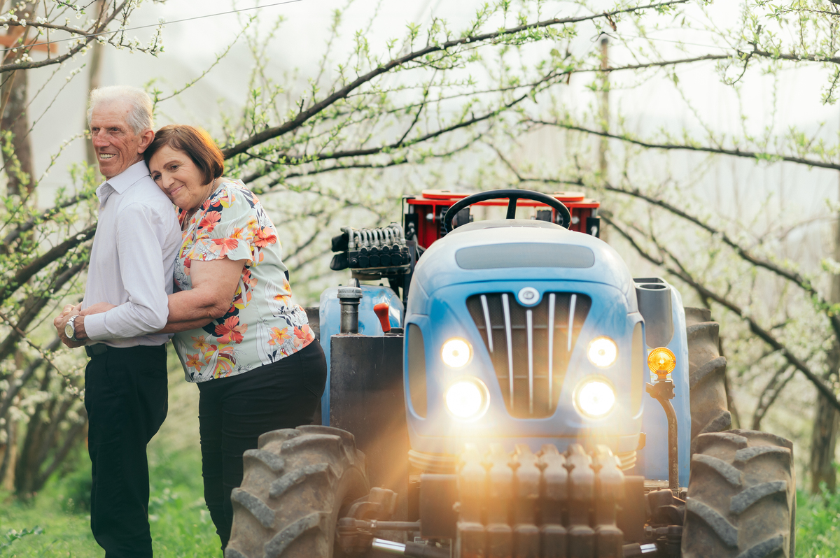 ensaio de bodas de casamento  fotografia afetiva ensaio sítio casal a vida na agricultura daniela radavelli fotografia