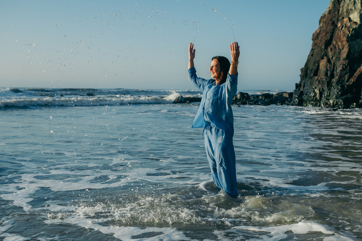 fotografia de retratos feminino ensaio fotográfico feminino na praia ensaio fotográfico na praia de Torres daniela radavelli fotografa 