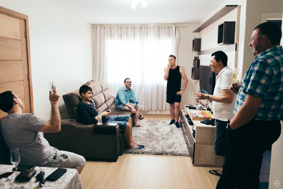 noivo e padrinhos brinde 