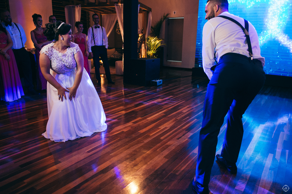 festa de casamento dança noivos