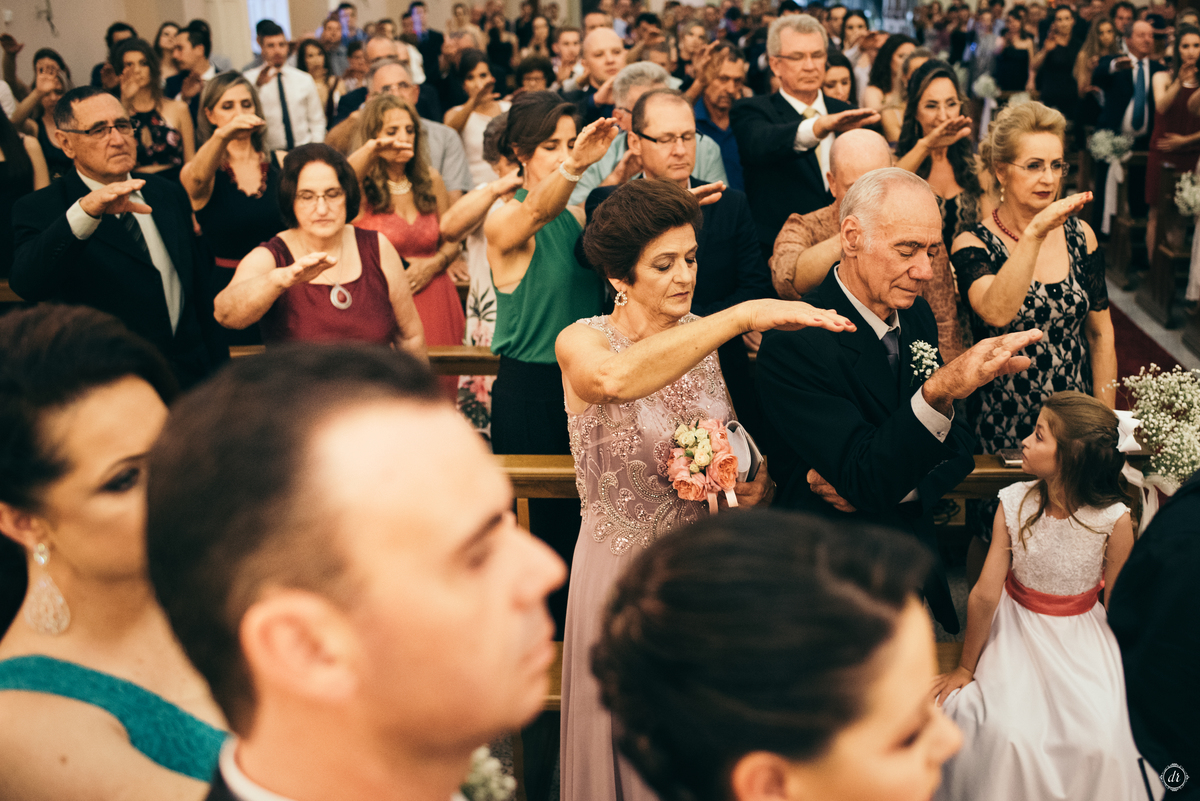 casamento na serra gaucha piscina vestido de noiva make de noiva casamento na igreja dança dos noivos