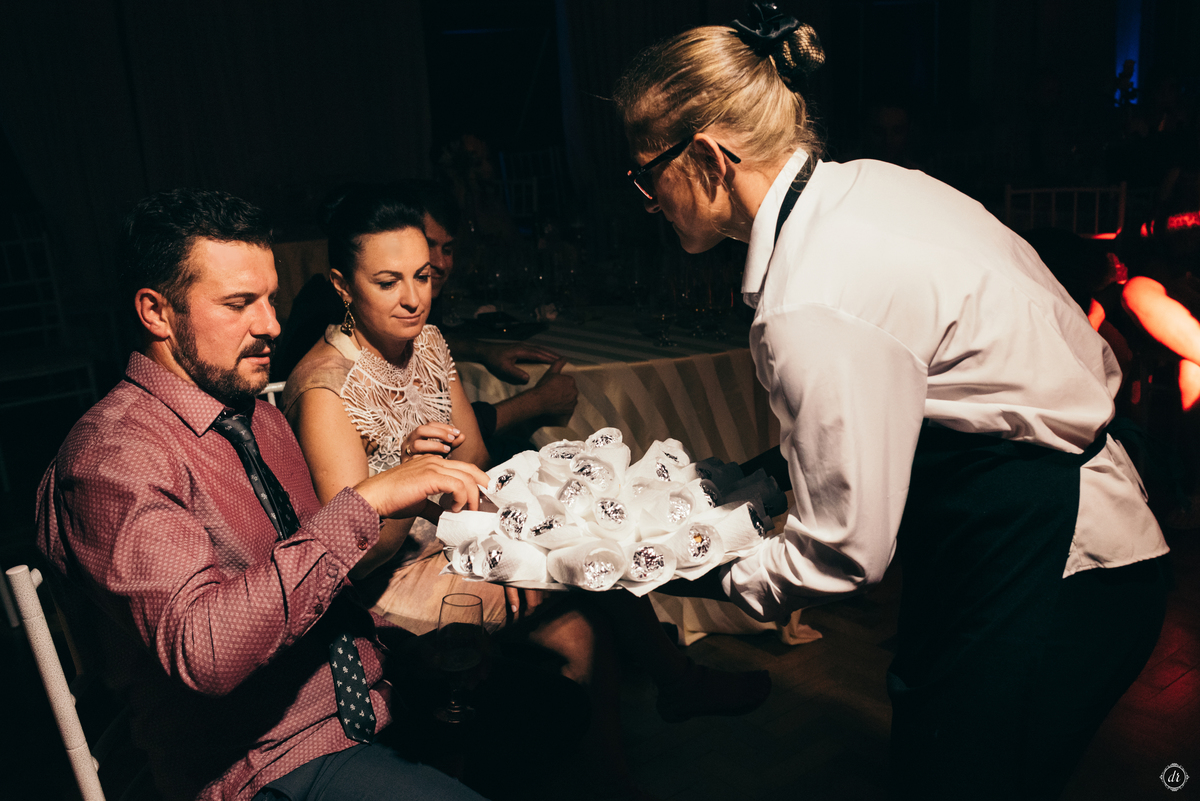 casamento na serra gaucha piscina vestido de noiva make de noiva casamento na igreja dança dos noivos