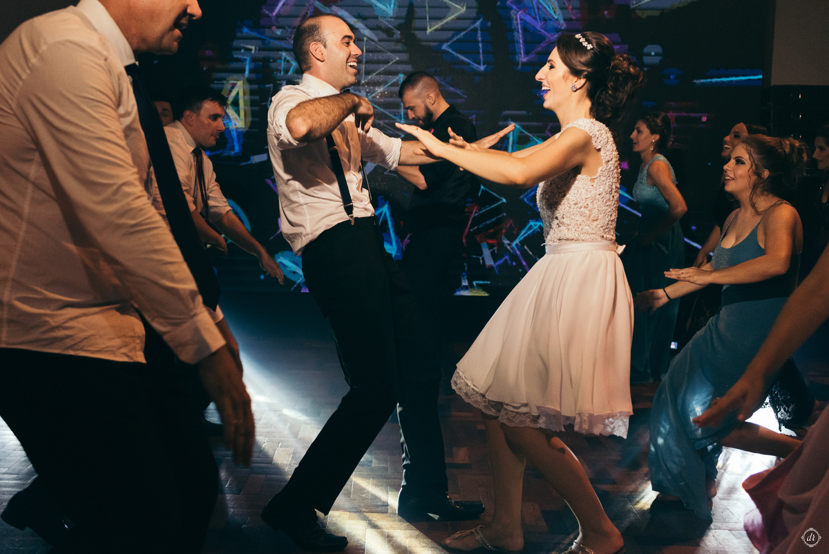 casamento na serra gaucha piscina vestido de noiva make de noiva casamento na igreja dança dos noivos