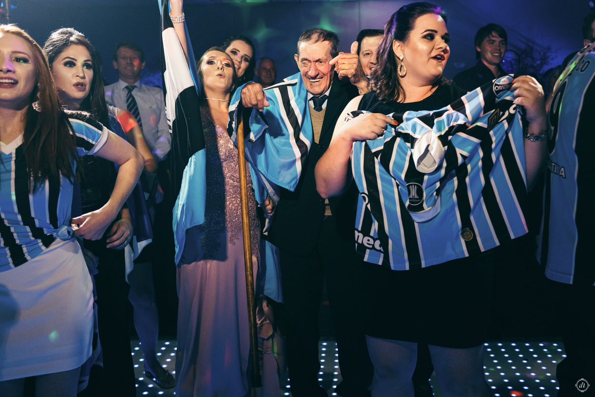 festa de formatura arquitetura e urbanismo vestido de formatura serra gaucha fotógrafa banda do grêmio família gremista 