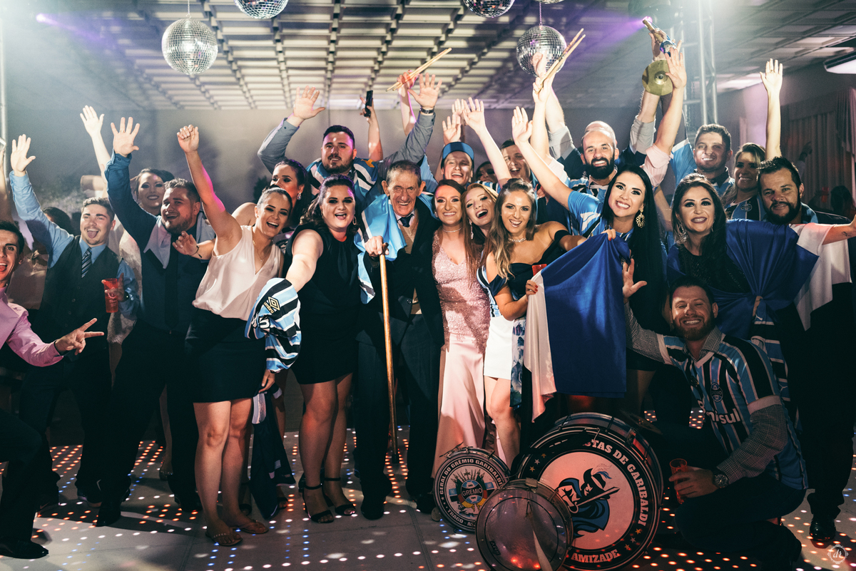 festa de formatura arquitetura e urbanismo vestido de formatura serra gaucha fotógrafa banda do grêmio família gremista 