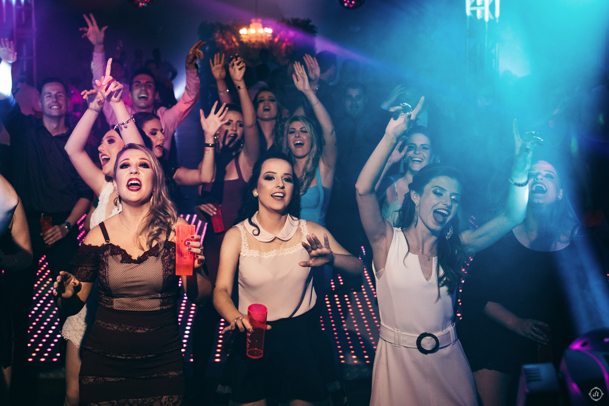 festa de formatura arquitetura e urbanismo vestido de formatura serra gaucha fotógrafa banda do grêmio família gremista 