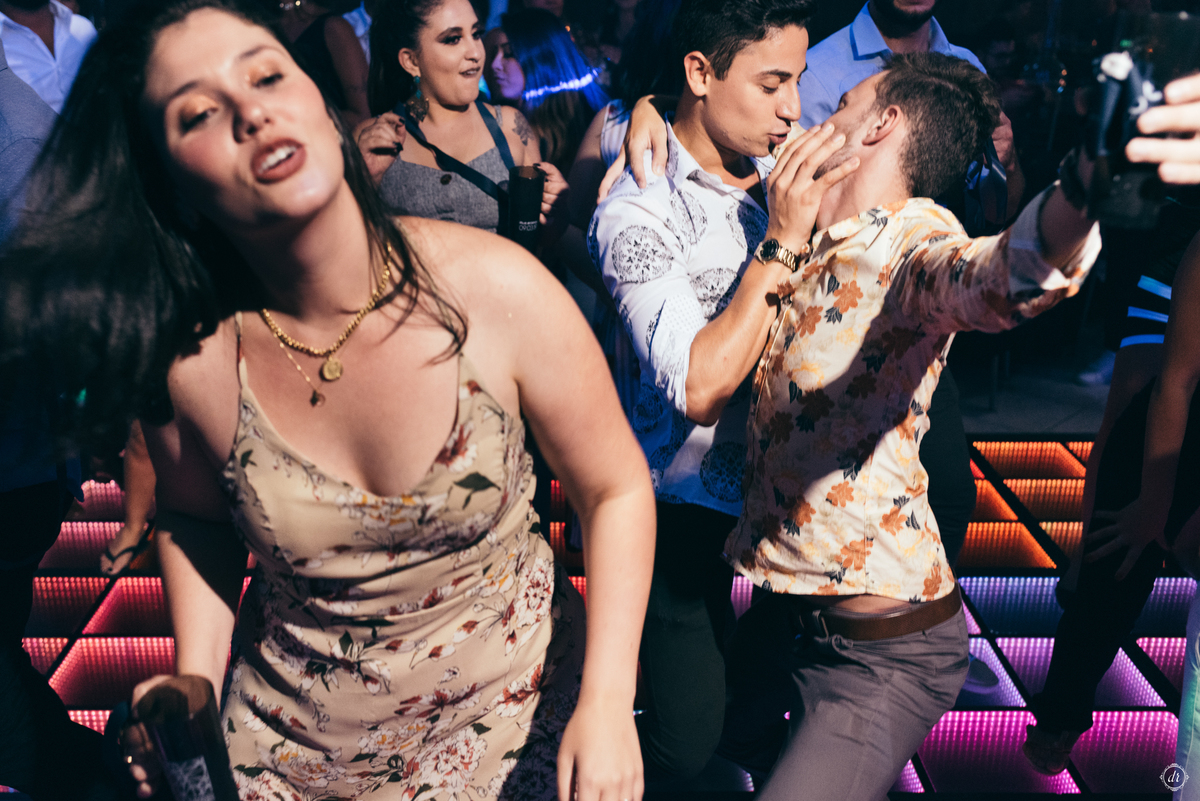 festa de formatura arquitetura e urbanismo formando terno de formando pista de led balada de formatura 