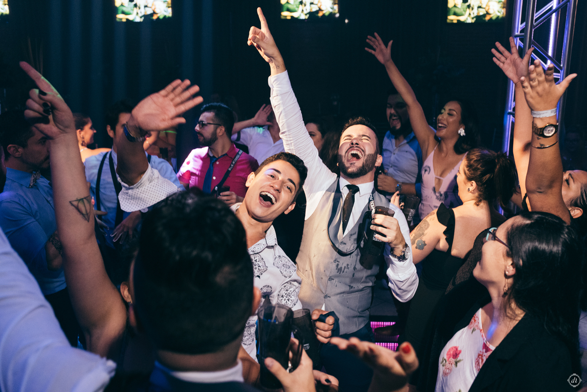 festa de formatura arquitetura e urbanismo formando terno de formando pista de led balada de formatura 