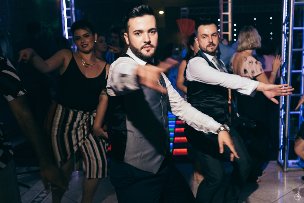 festa de formatura arquitetura e urbanismo formando terno de formando pista de led balada de formatura 