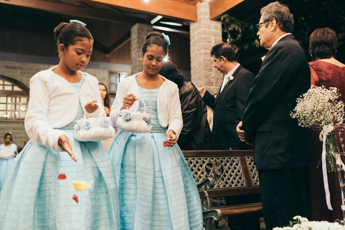 destination wedding casamento no vale dos vinhedos casa valduga noiva no vale arco de flores casamento na vinicola adega festa de casamento 