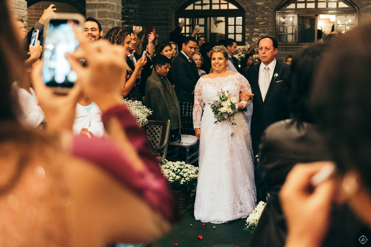 destination wedding casamento no vale dos vinhedos casa valduga noiva no vale arco de flores casamento na vinicola adega festa de casamento 