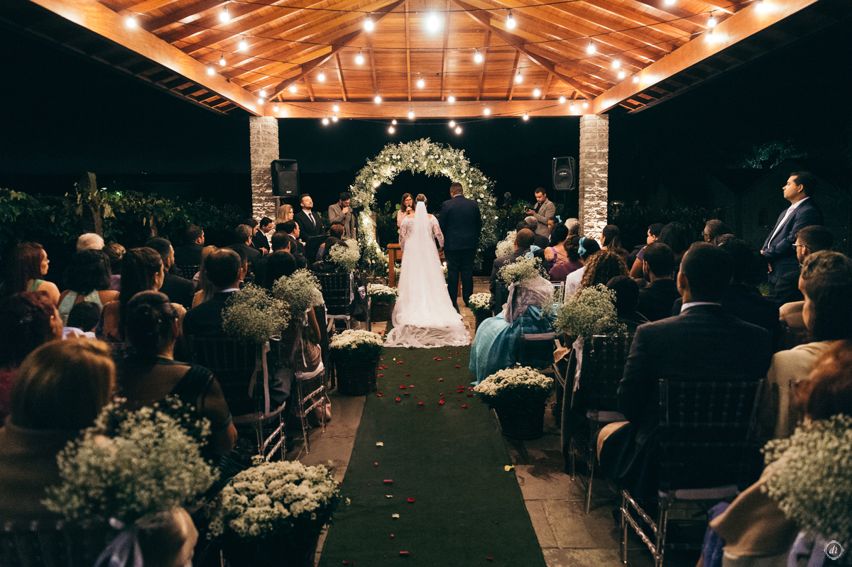 destination wedding casamento no vale dos vinhedos casa valduga noiva no vale arco de flores casamento na vinicola adega festa de casamento 