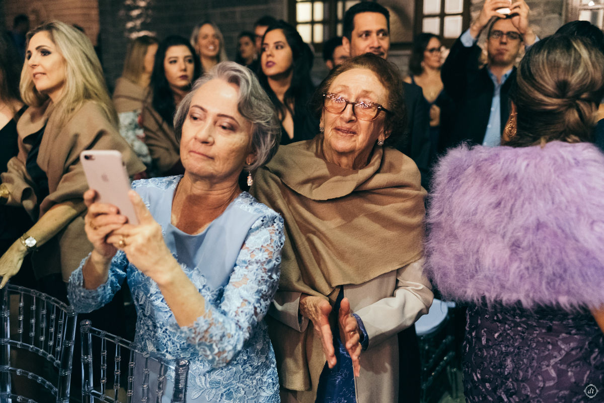 destination wedding casamento no vale dos vinhedos casa valduga noiva no vale arco de flores casamento na vinicola adega festa de casamento 