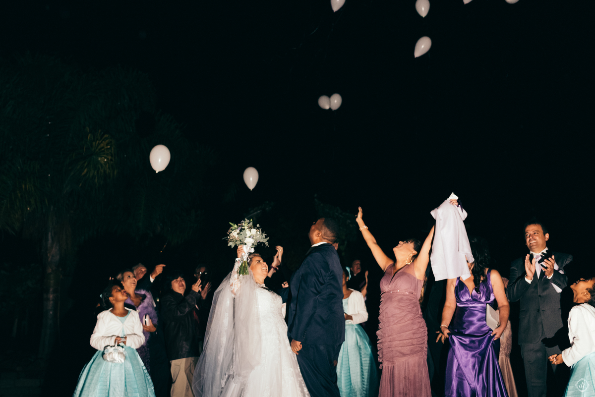 destination wedding casamento no vale dos vinhedos casa valduga noiva no vale arco de flores casamento na vinicola adega festa de casamento 