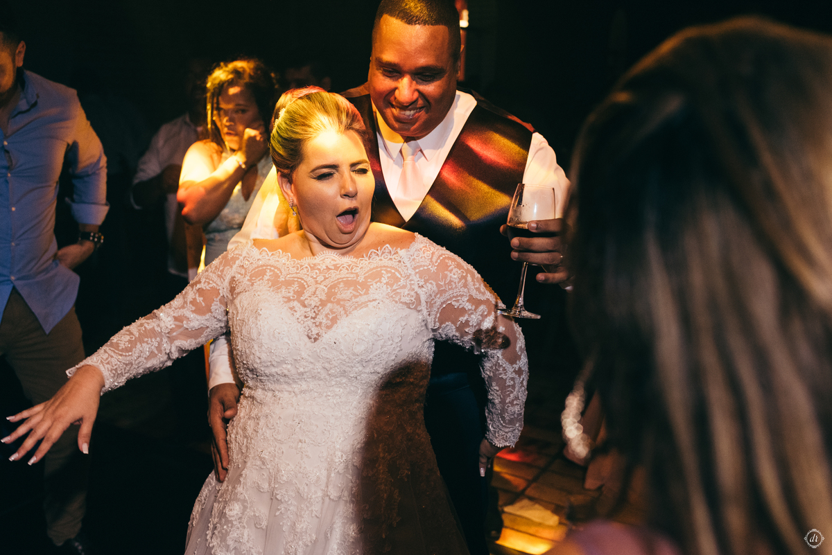 destination wedding casamento no vale dos vinhedos casa valduga noiva no vale arco de flores casamento na vinicola adega festa de casamento 