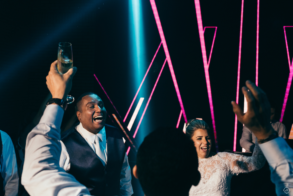 destination wedding casamento no vale dos vinhedos casa valduga noiva no vale arco de flores casamento na vinicola adega festa de casamento 