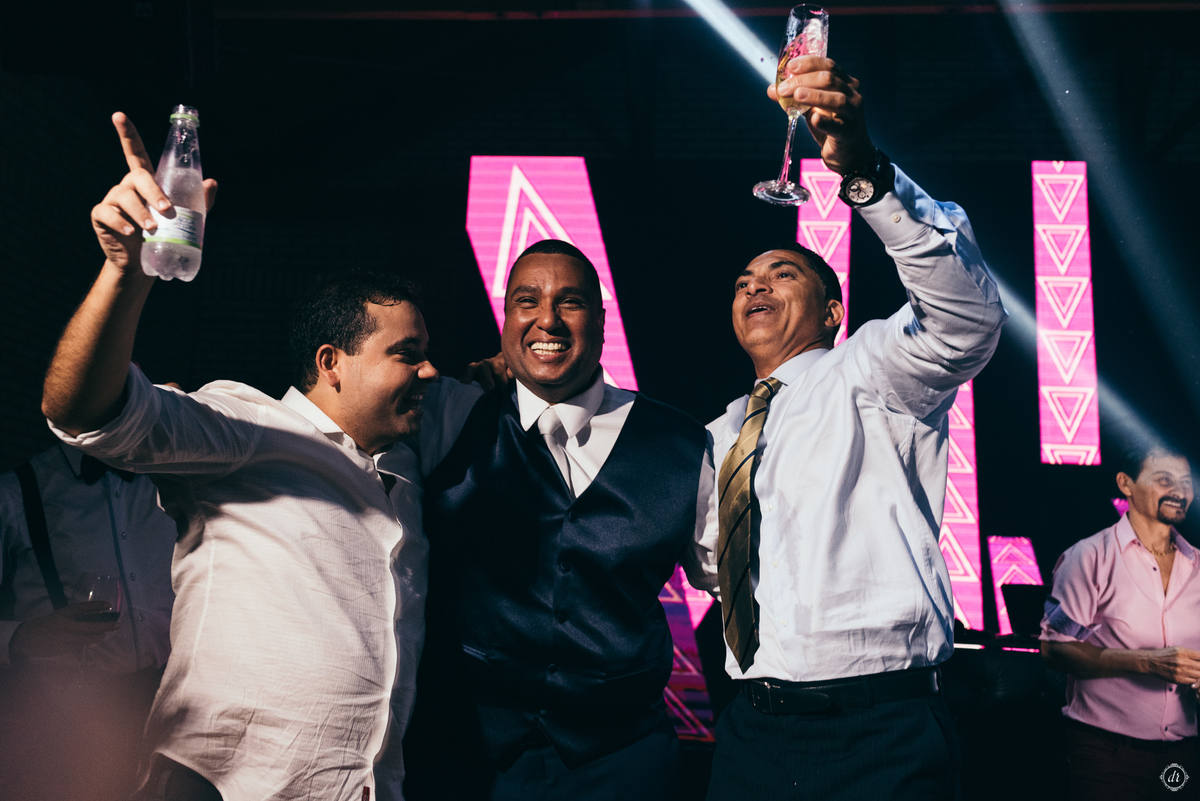 destination wedding casamento no vale dos vinhedos casa valduga noiva no vale arco de flores casamento na vinicola adega festa de casamento 