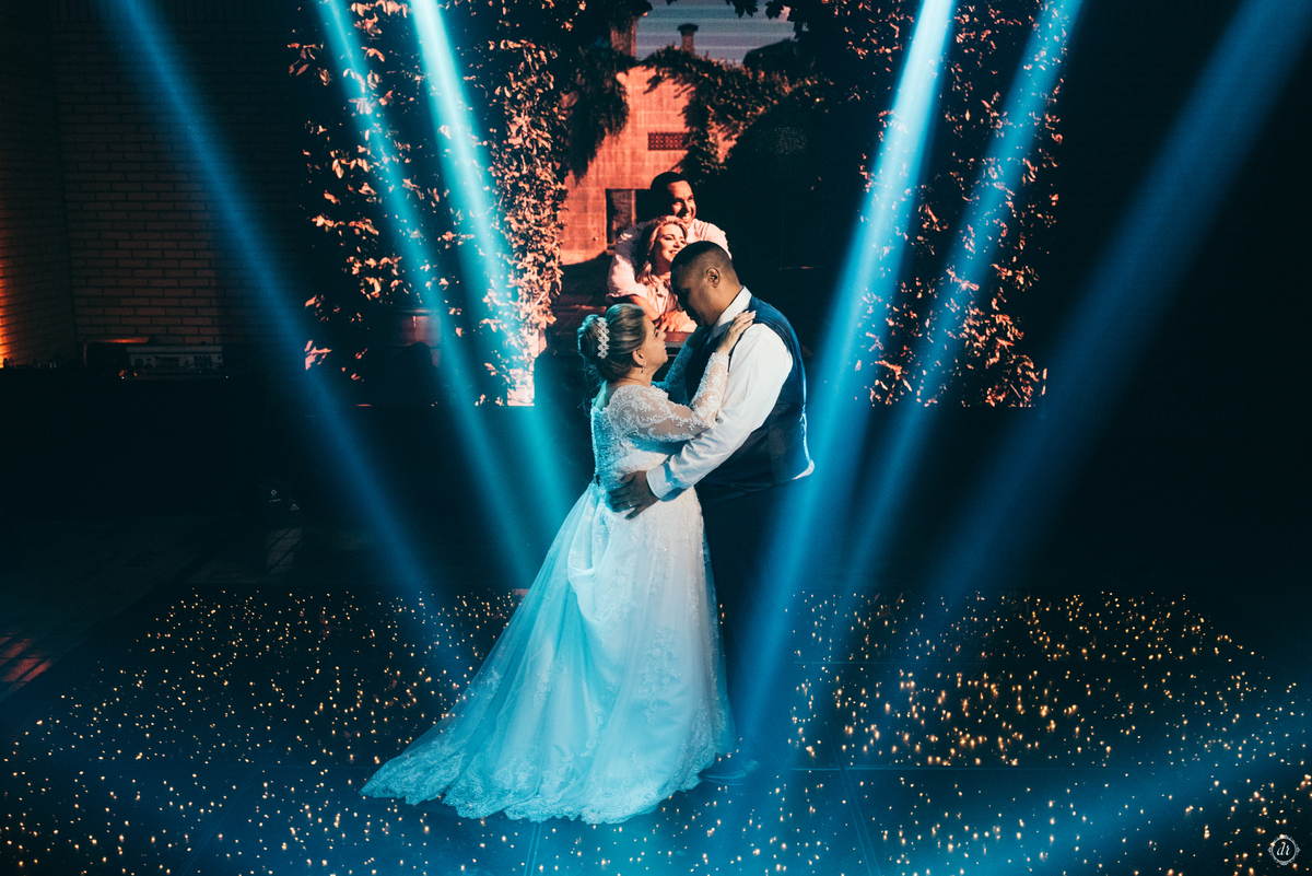 destination wedding casamento no vale dos vinhedos casa valduga noiva no vale arco de flores casamento na vinicola adega festa de casamento 