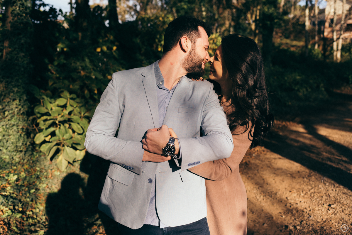 ensaio de casal ensaio nas ferias serra gaucha vinícola Don Giovanni pinto bandeira ensaio externo ensaio no inverno ensaio no parreirais 