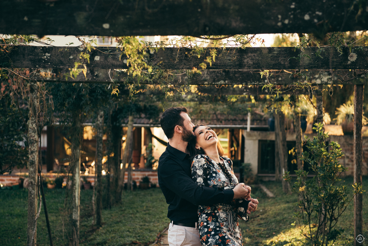 ensaio de casal ensaio nas ferias serra gaucha vinícola Don Giovanni pinto bandeira ensaio externo ensaio no inverno ensaio no parreirais 