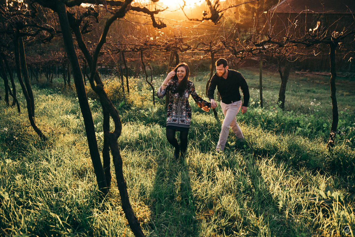 ensaio de casal ensaio nas ferias serra gaucha vinícola Don Giovanni pinto bandeira ensaio externo ensaio no inverno ensaio no parreirais 