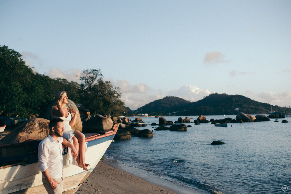 ensaio pre casamento ensaio praia pre wedding ensaio de casal praia de santo antonio de lisboa ensaio em sc fotos pre casamento roupa de pre casamento vestido de noiva para fotos