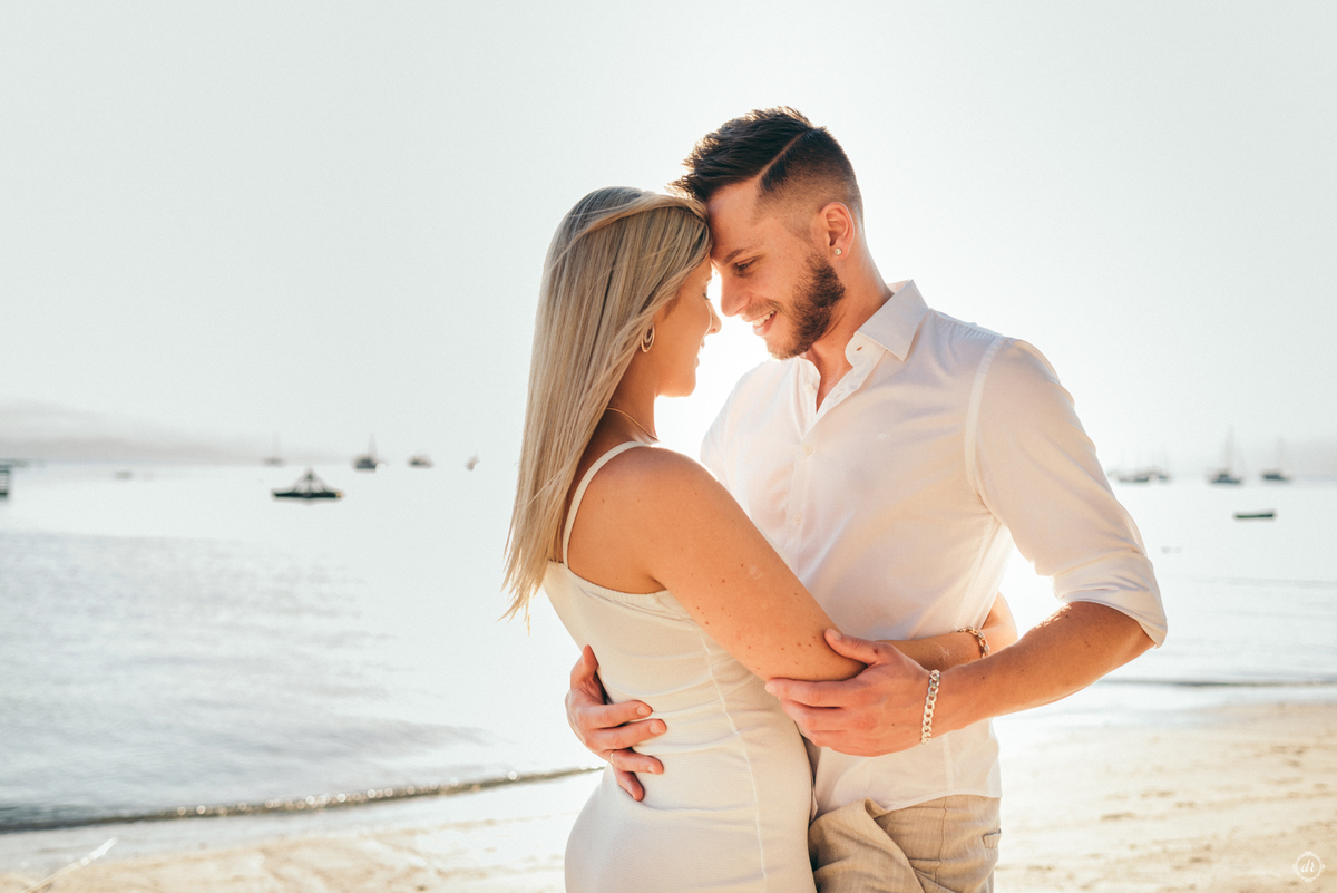 ensaio pre casamento ensaio praia pre wedding ensaio de casal praia de santo antonio de lisboa ensaio em sc fotos pre casamento roupa de pre casamento vestido de noiva para fotos