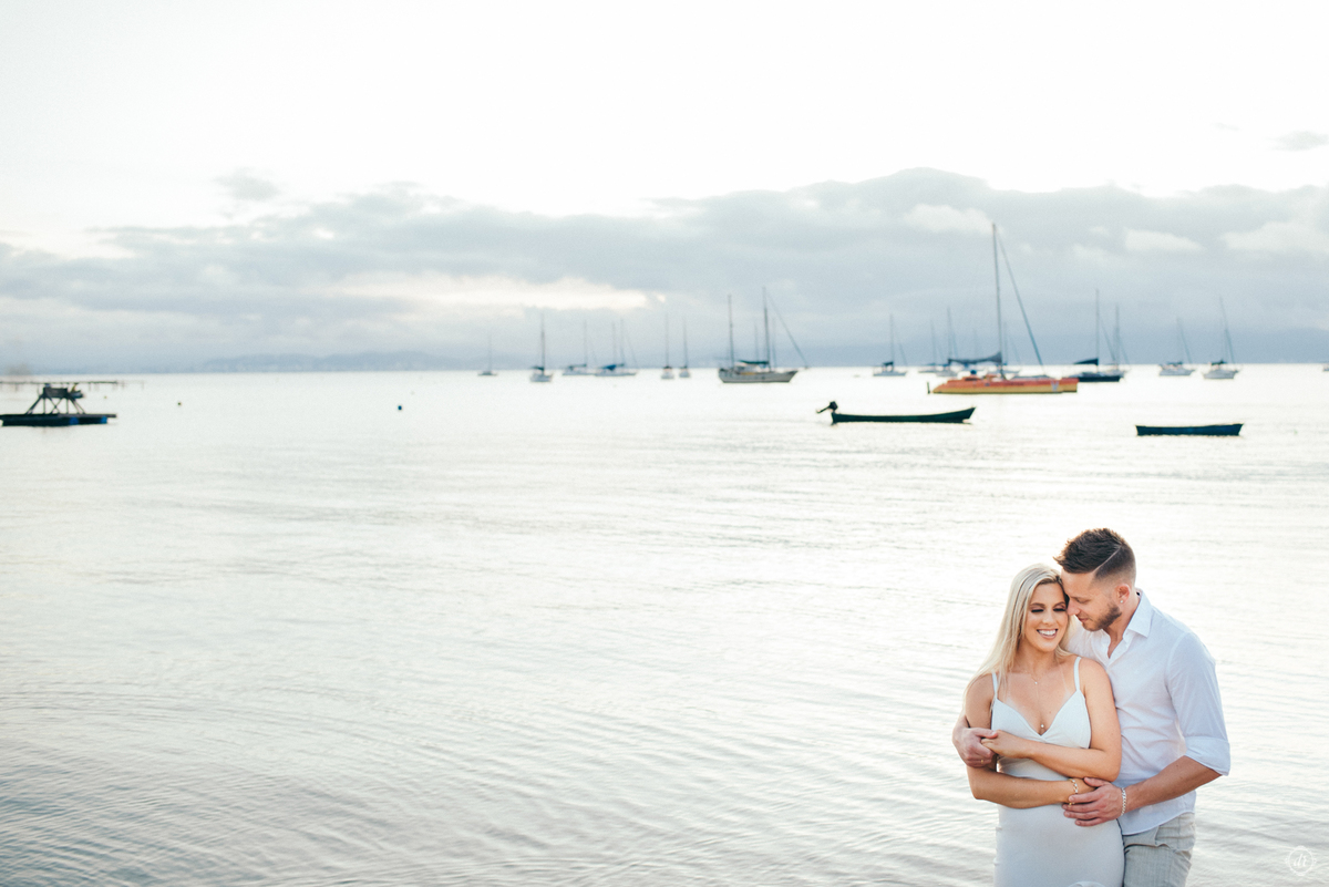 ensaio pre casamento ensaio praia pre wedding ensaio de casal praia de santo antonio de lisboa ensaio em sc fotos pre casamento roupa de pre casamento vestido de noiva para fotos
