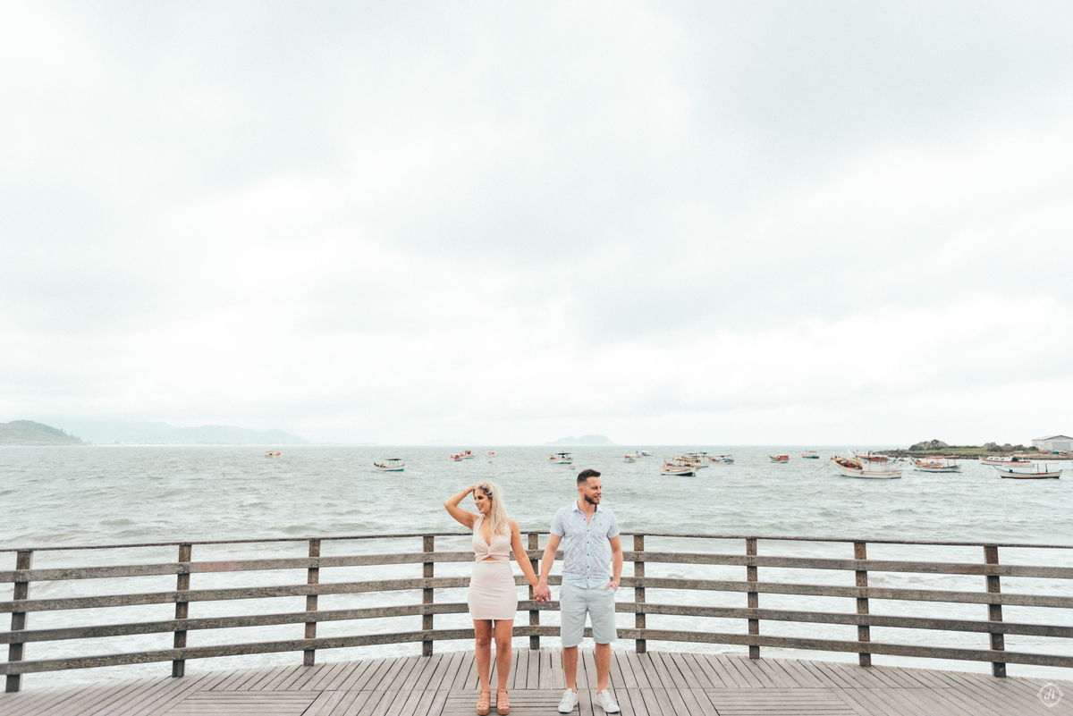 ensaio pre casamento ensaio praia pre wedding ensaio de casal praia de santo antonio de lisboa ensaio em sc fotos pre casamento roupa de pre casamento vestido de noiva para fotos