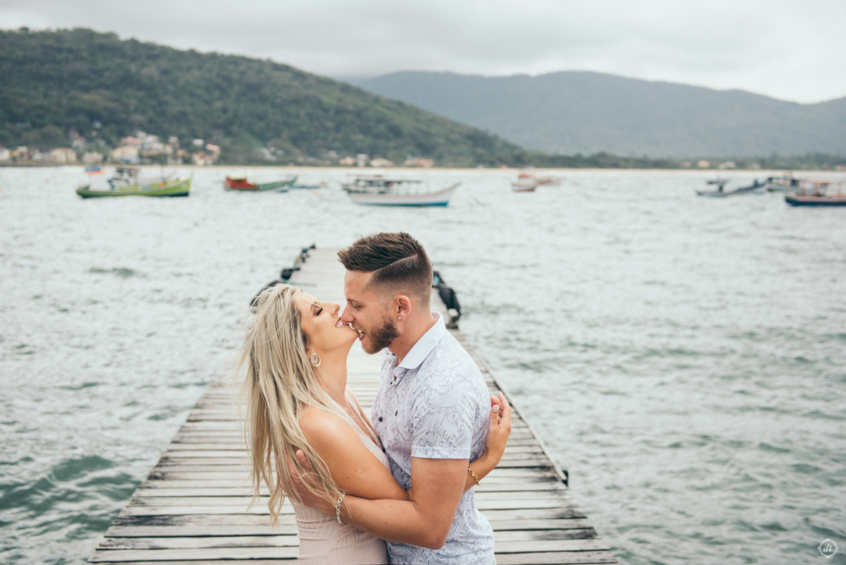 ensaio pre casamento ensaio praia pre wedding ensaio de casal praia de santo antonio de lisboa ensaio em sc fotos pre casamento roupa de pre casamento vestido de noiva para fotos