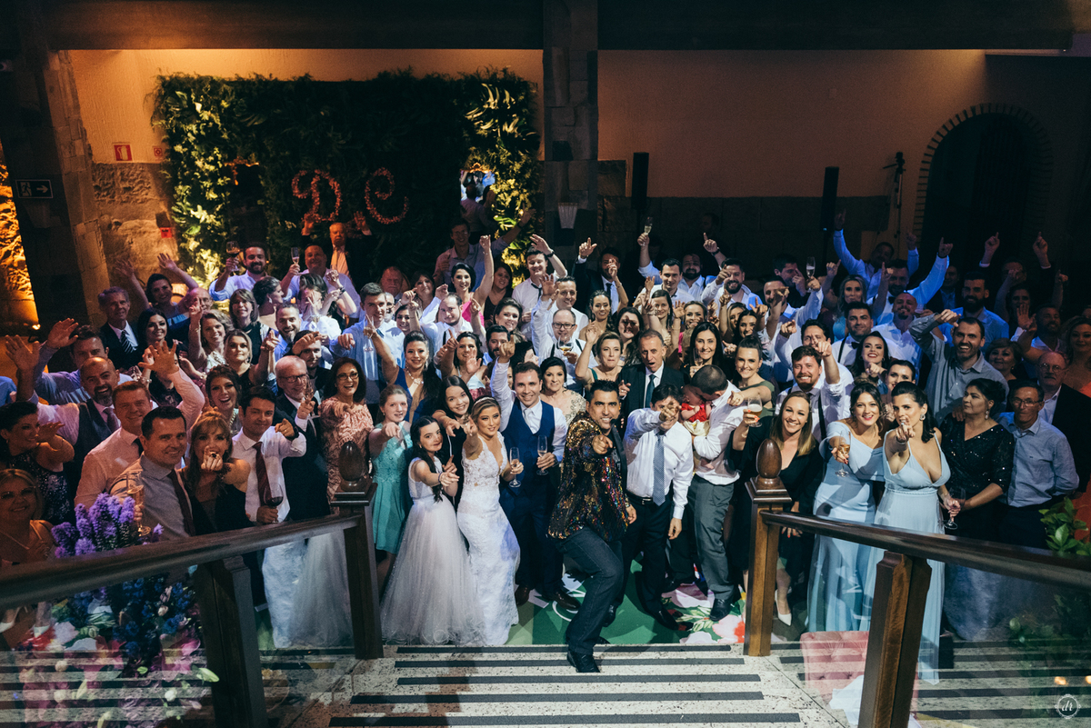 vinhedos casa valduga noiva do sul casamento na serra gaucha celebração do vinho dança dos noivos festa de casamento