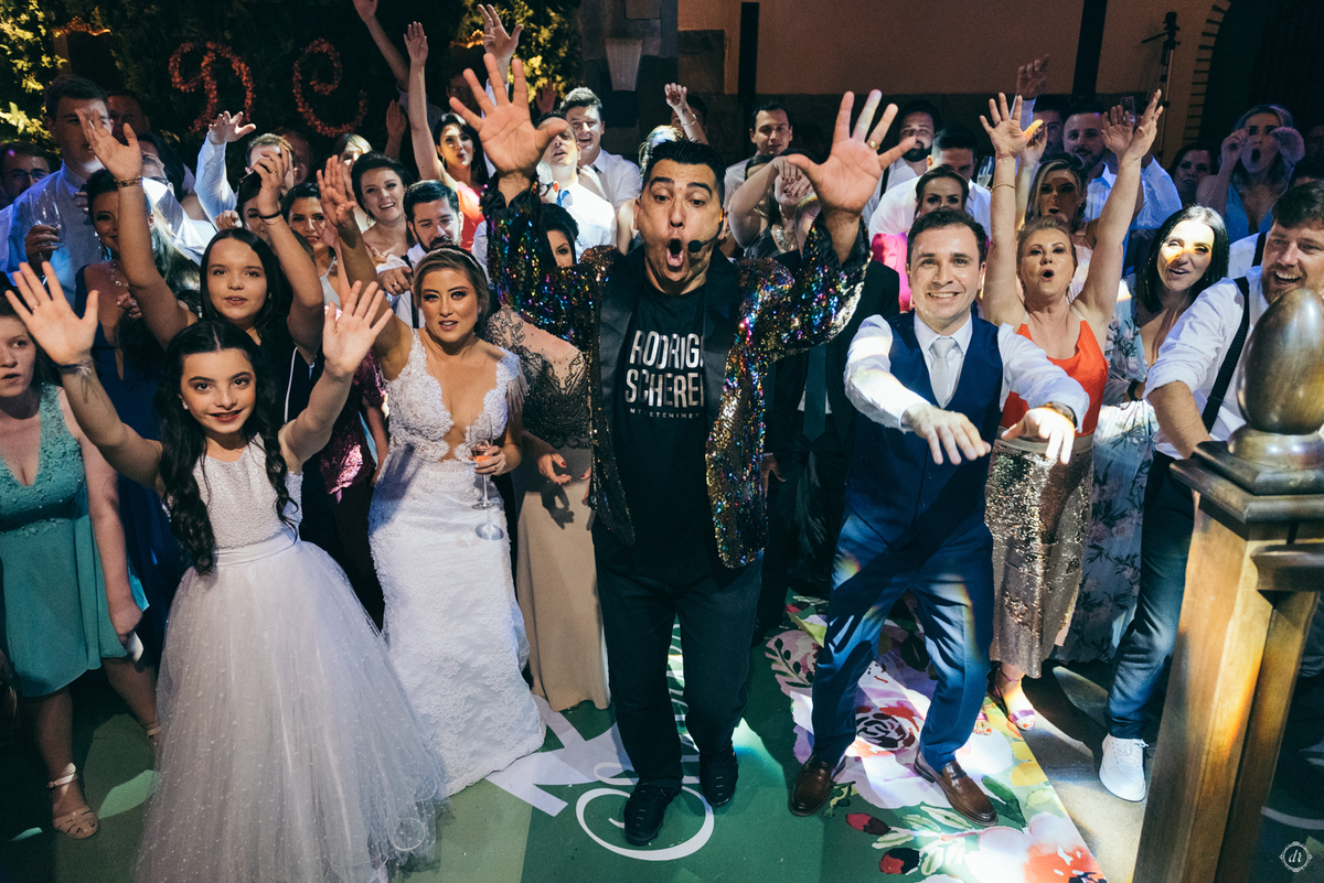 vinhedos casa valduga noiva do sul casamento na serra gaucha celebração do vinho dança dos noivos festa de casamento