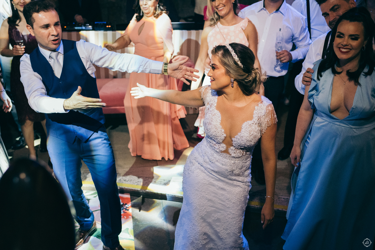 vinhedos casa valduga noiva do sul casamento na serra gaucha celebração do vinho dança dos noivos festa de casamento