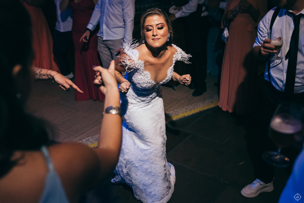 vinhedos casa valduga noiva do sul casamento na serra gaucha celebração do vinho dança dos noivos festa de casamento