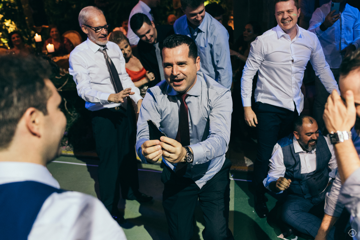 vinhedos casa valduga noiva do sul casamento na serra gaucha celebração do vinho dança dos noivos festa de casamento